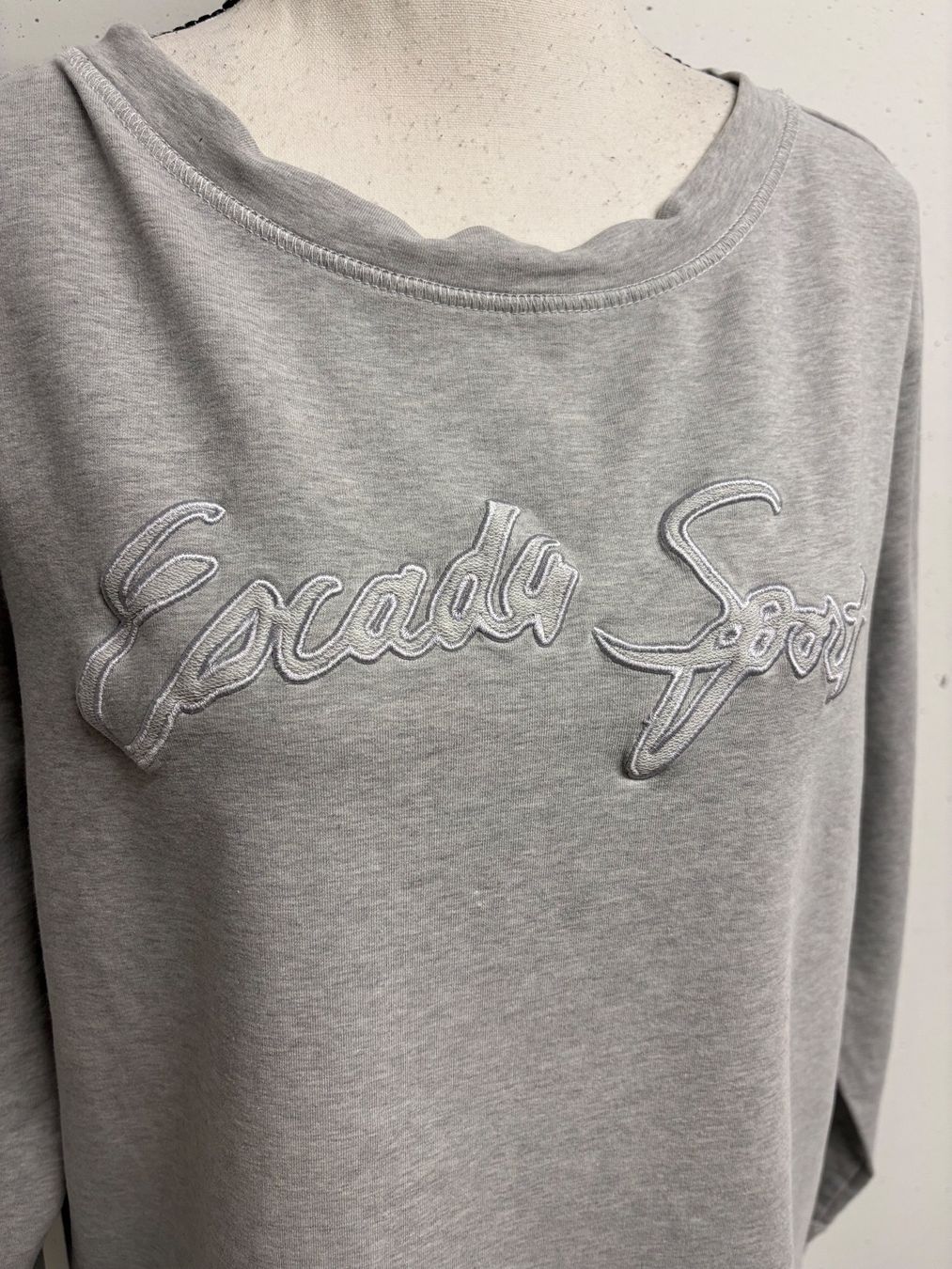 Escada Maglioni & Felpe: Escada Sport Pullover Sweatshirt Gr. M grau Baumwolle – Nuovo (secondo la descrizione) da Regensdorf venduto da secondchancefashion 1
