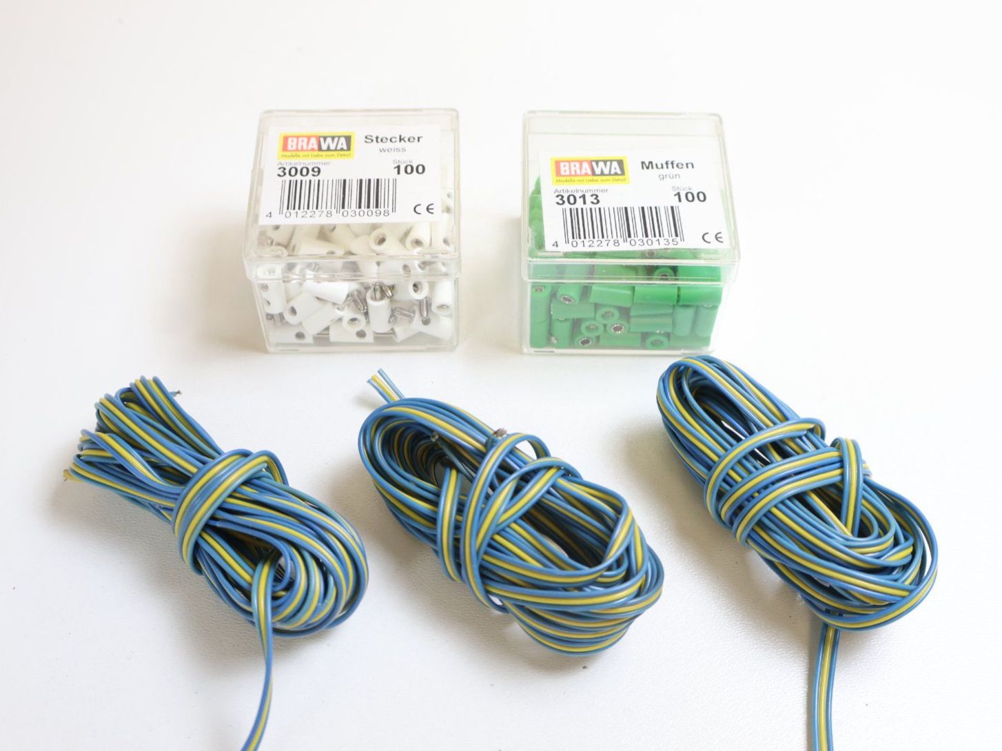 Märklin Modellini di ferrovie: Modellbahn Stecker & Muffen & Kabel - ca. 150-200 Stück – Usato da Winterthur venduto da Monstera 1