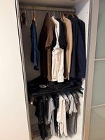 Kleiderschrank mit 2 Schiebetüren und Milchglasfront 