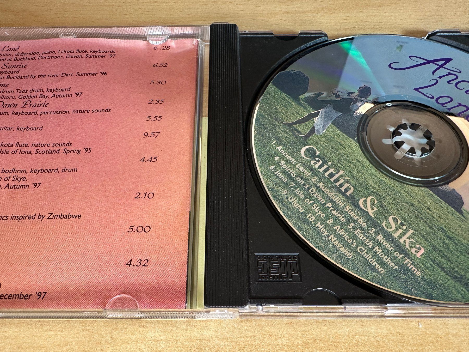 CD: Caitlín & Sika – Ancient Land – Usato da Rikon im Tösstal venduto da Alpenmutz 2