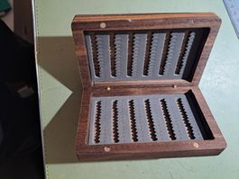 Boîte à mouche en noyer/Fliegenbox in Nussbaum