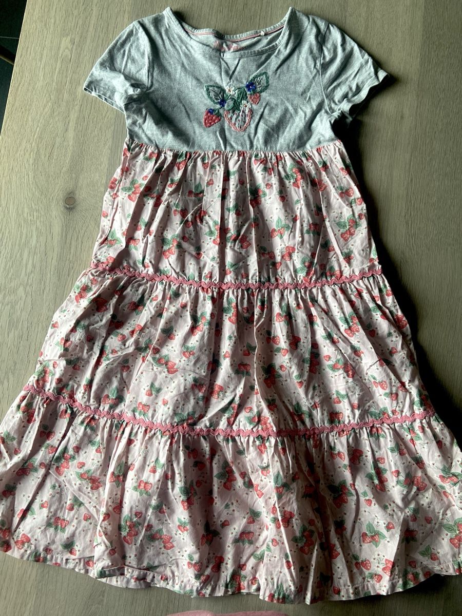 Mini Boden Vestiti & Gonne: herziges Sommerkleid von Boden mit Erdbeeren – Usato da Lengnau AG venduto da RapsakRegi