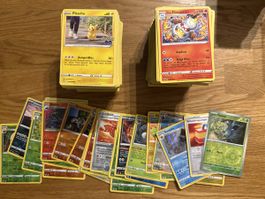 2 Stapel deutscher Pokemon Karten aus den Jahren 2020-2023
