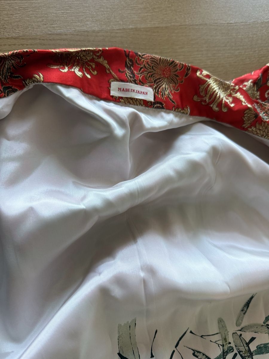 Kimono: Roter Kimono aus Japan mit Blumenmuster – Usato da Neuhausen venduto da DELY 3