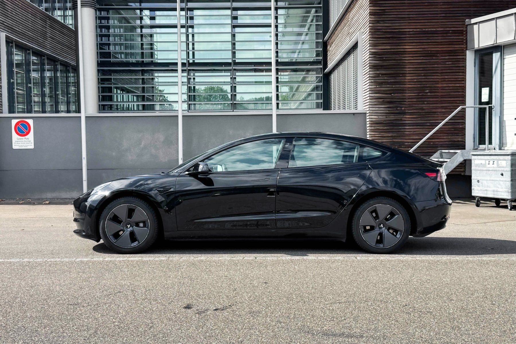 Tesla Autos: Tesla Model 3 SR RWD P – Gebraucht aus Sirnach von cartrade24_bucan 2