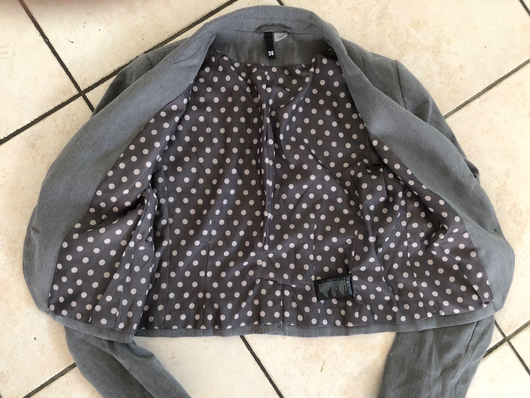 H&M Giacche: Grauer H&M Blazer Gr.38👧🏻 – Usato da Obergerlafingen venduto da cabo4 2