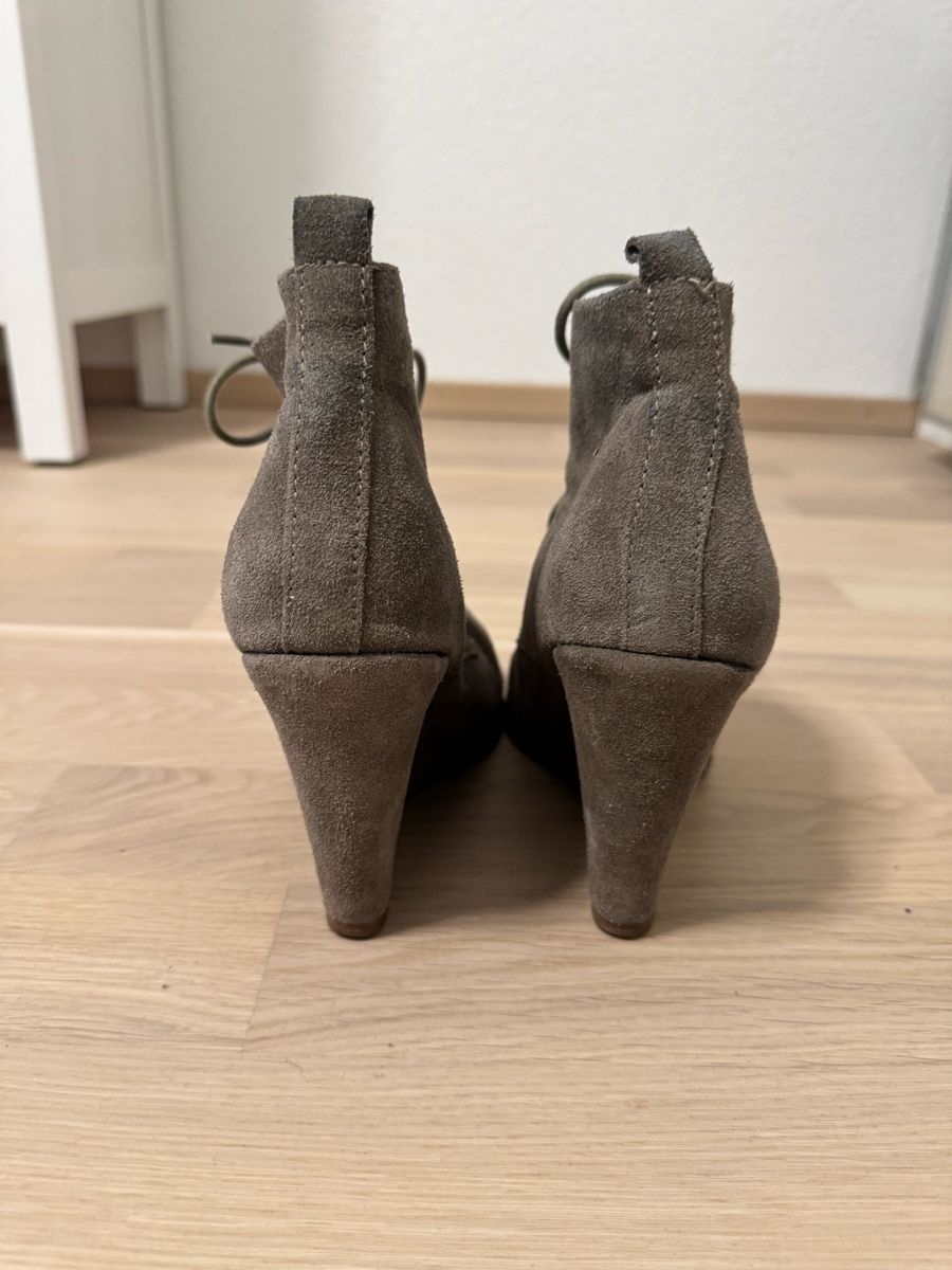 Scarpe da donna: Wildleder Stiefeletten mit vollem Absatz – Usato da Sulgen venduto da a_fonsi 2