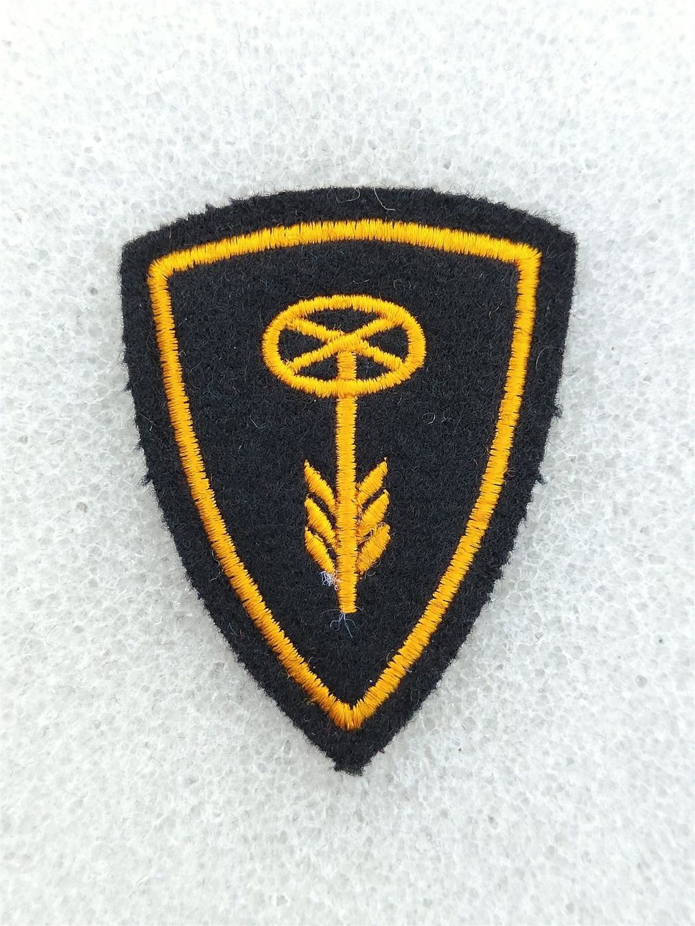 Placchette & Badge: Abzeichen Motorfahrer Ord. 95 Variante 1 – Usato da Bauma venduto da SwissMilitaria