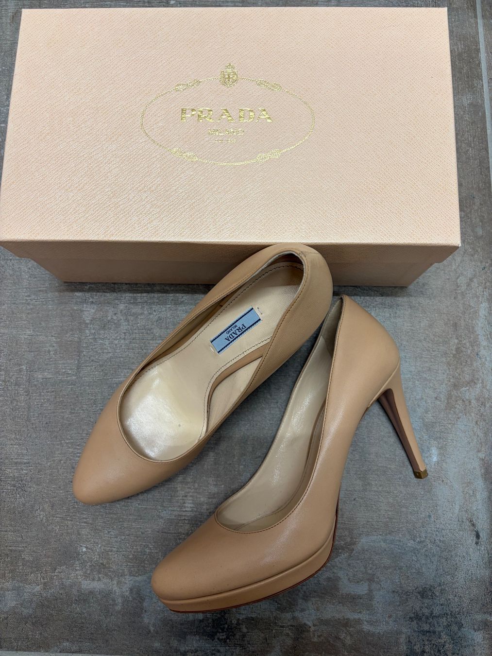 Prada Scarpe da donna: Prada Pumps, Leder beige, mit Originalbox – Usato da Uitikon Waldegg venduto da SanjaR 1