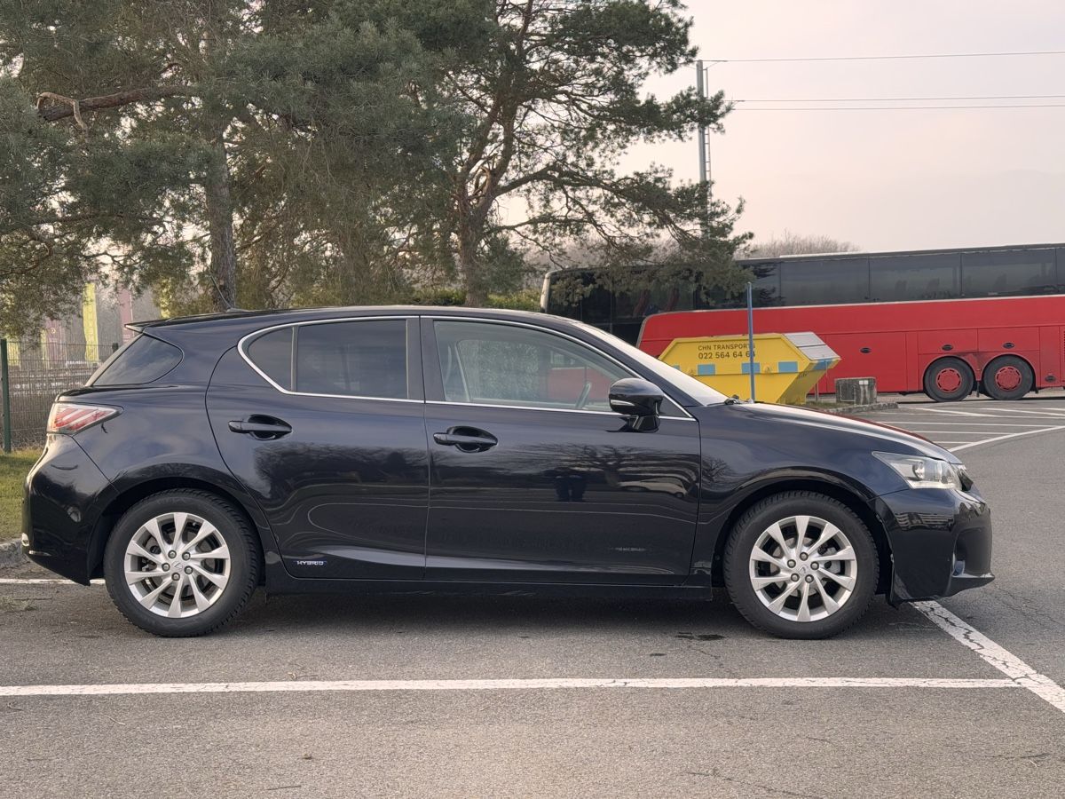 Lexus Autos: Lexus CT200H – Gebraucht aus Chavannes-de-Bogis von  4
