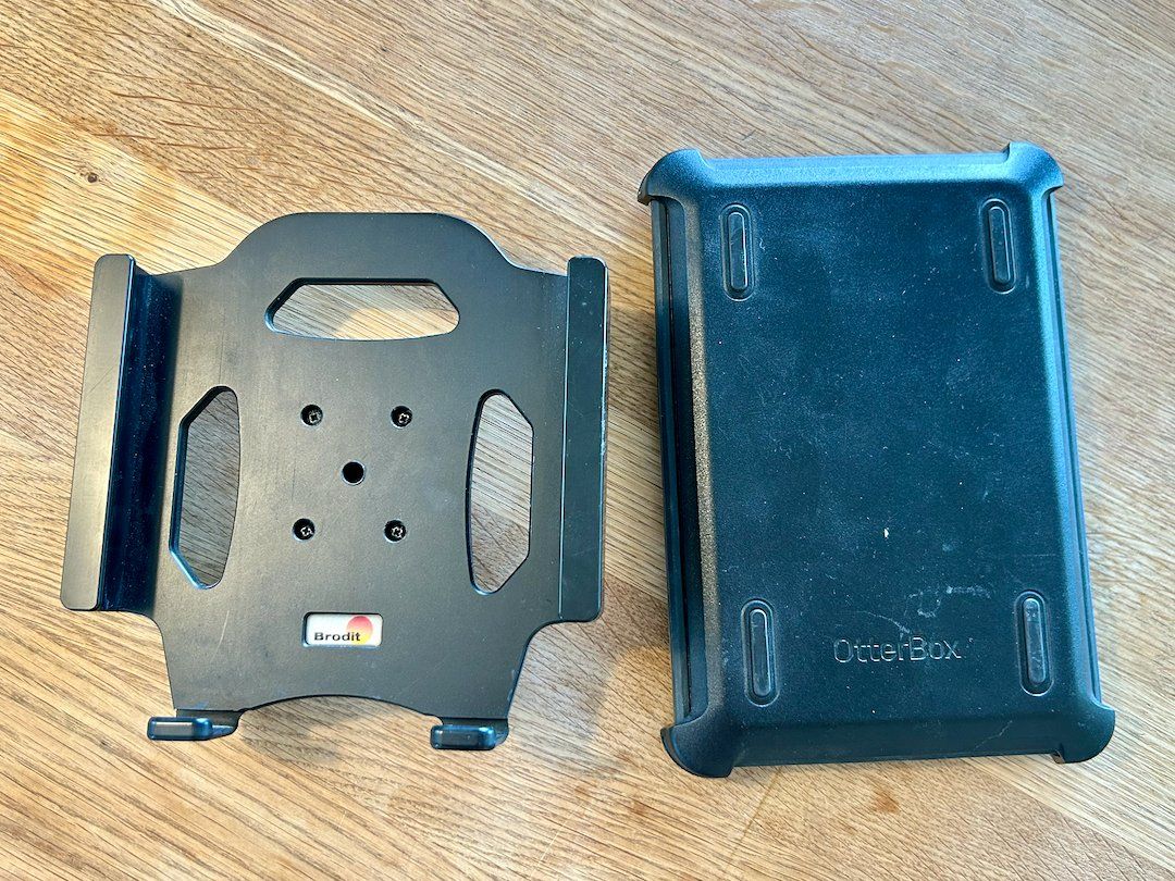 Wandhalterungen: OtterBox iPad mini Hülle + Brodit Halterung – Gebraucht aus St.Gallen von little_roadtrip 2