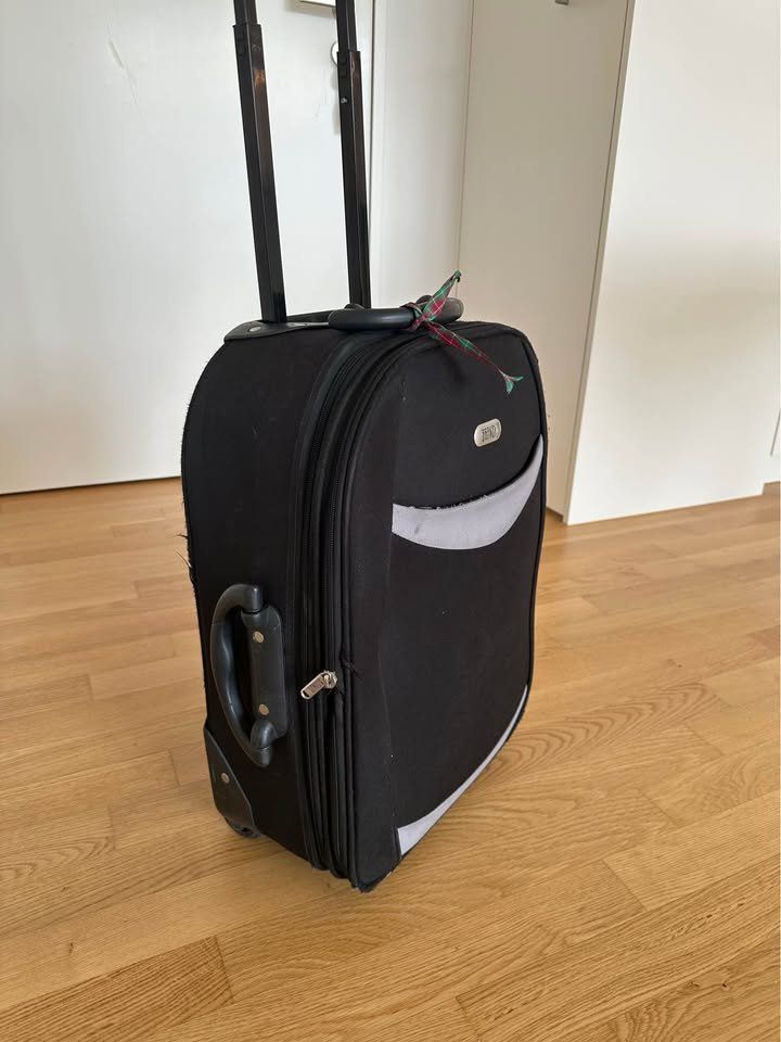 Autres aviation: Carry On Suitcase – D'occasion à Zürich par mc_172 3