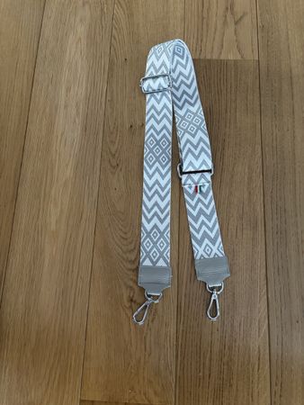 Trendiger Taschenriemen, neuwertig, grau-weiss gemustert! (5
