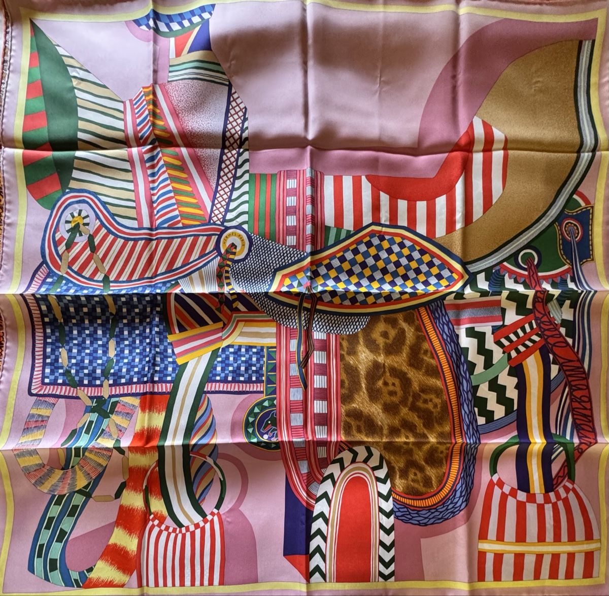 Hermès Foulard & Sciarpe: Hermès carré 90 Selle Imaginaire – Nuovo e nell'imballaggio originale da Genève venduto da Allisgood 7