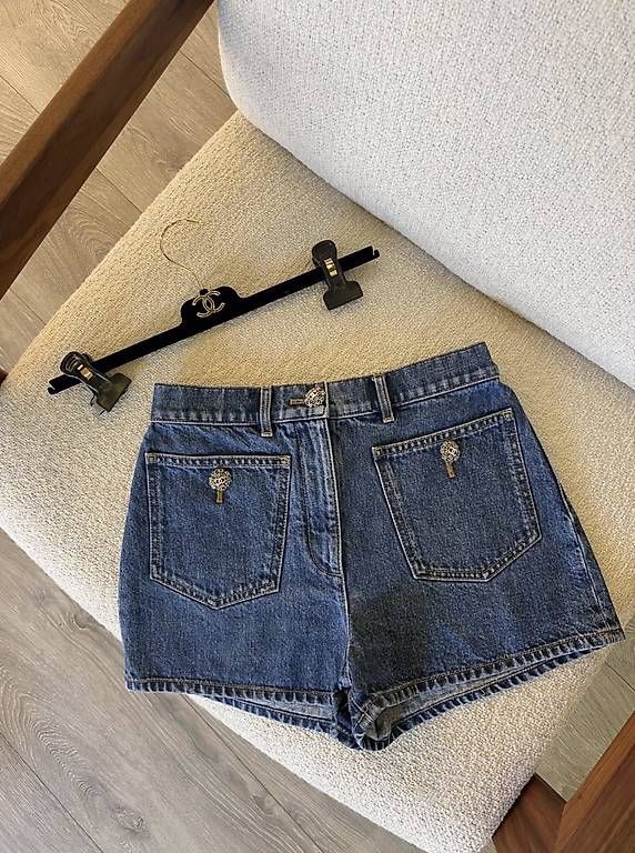 Jeans: Chanel  Short en jean – Gebraucht aus Lausanne von Temamapaire 1