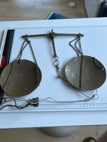 Balkenwaage Messing antik mit Patina guter Zus.(I18)