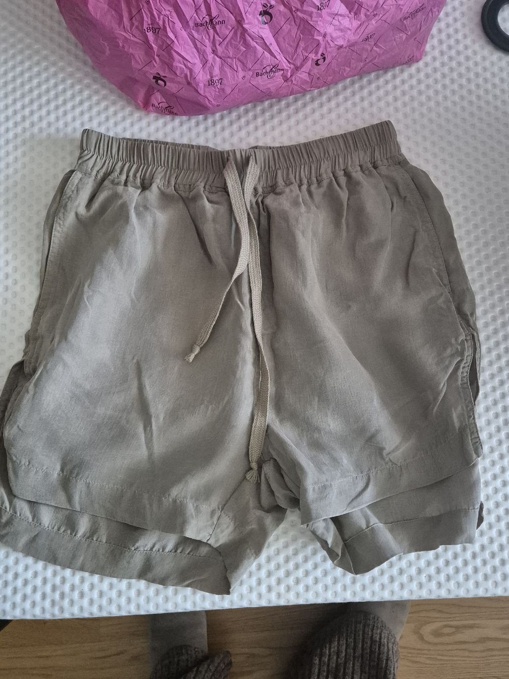 Zara Pantaloni: ZARA Shorts 38 – Nuovo (secondo la descrizione) da Lachen SZ venduto da missfranky85
