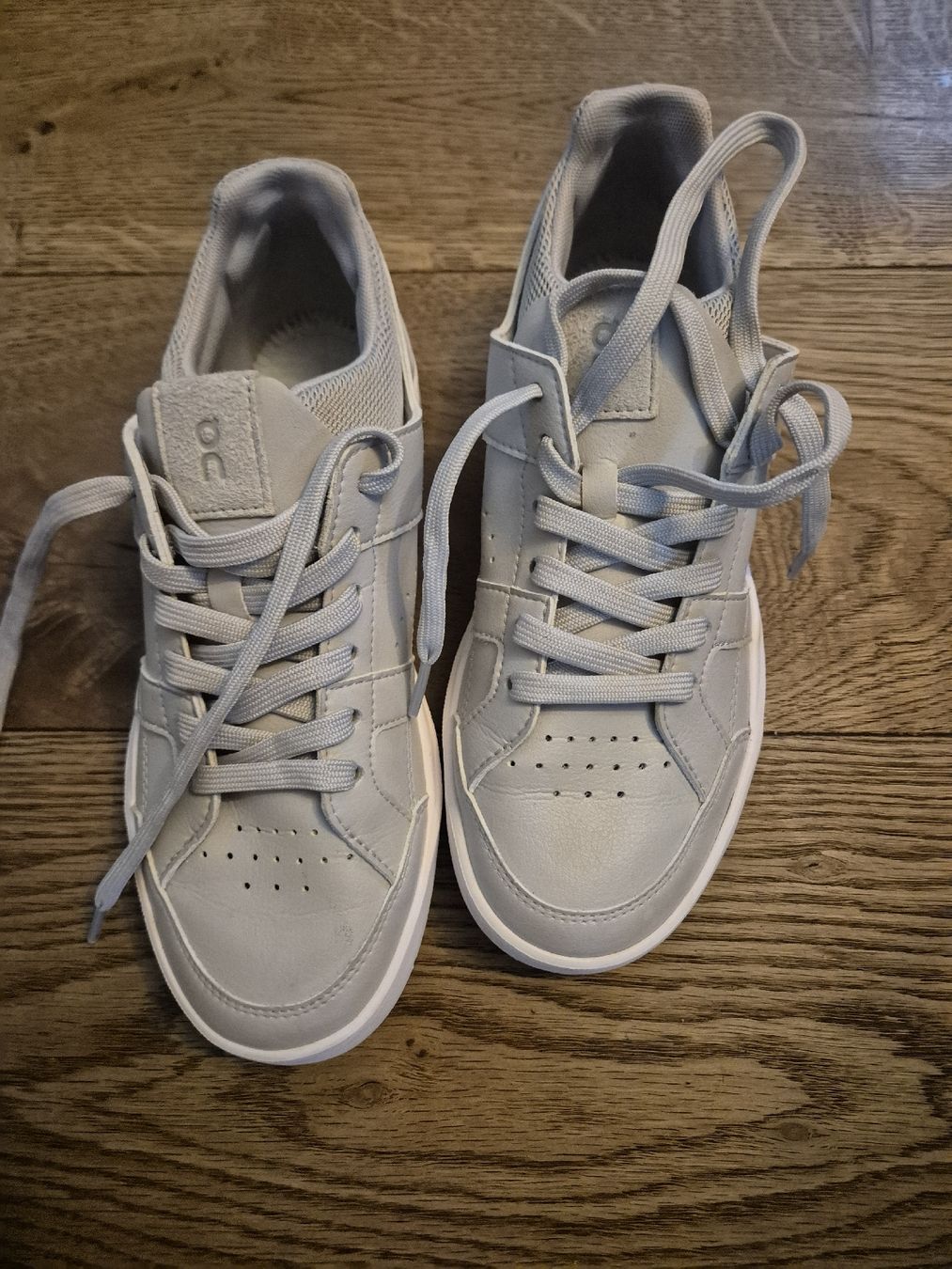 On Scarpe da uomo: On the Roger sneakers Gr.37 grau – Usato da Ostermundigen venduto da Louhdezd