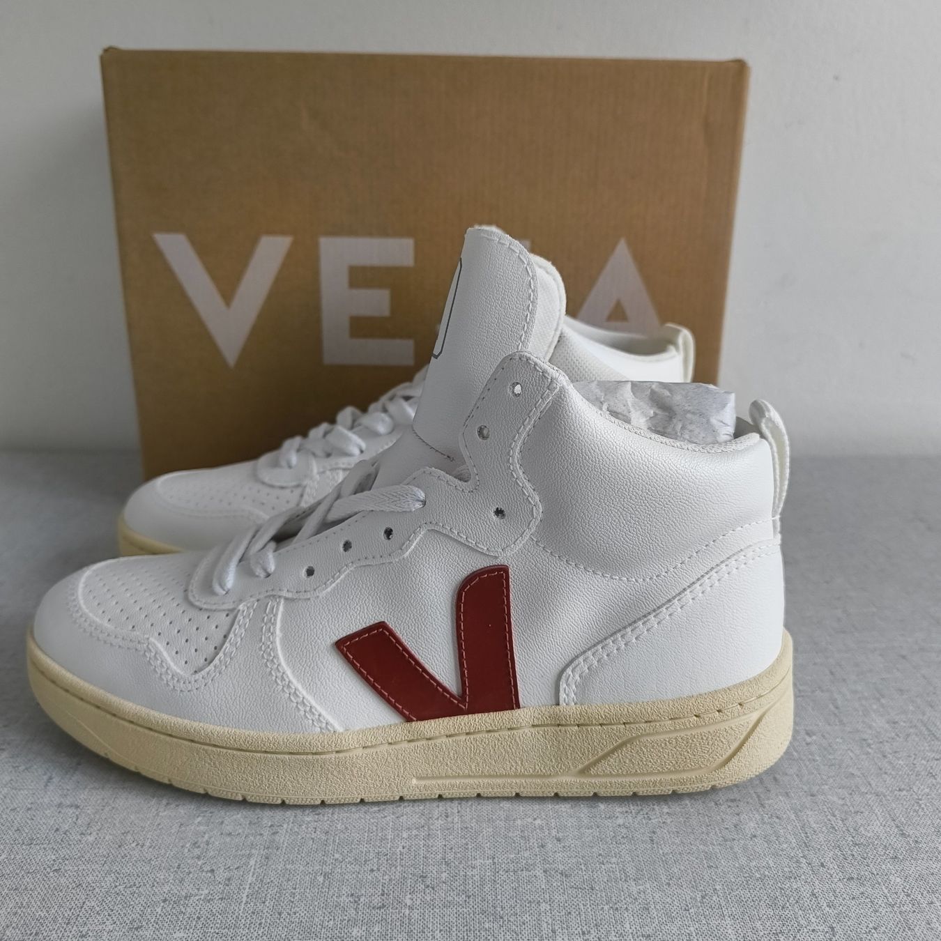 Veja Scarpe da donna: VEJA V15, Grösse US 6, EURO 37 – Nuovo e nell'imballaggio originale da Uitikon Waldegg venduto da PJLS1 3