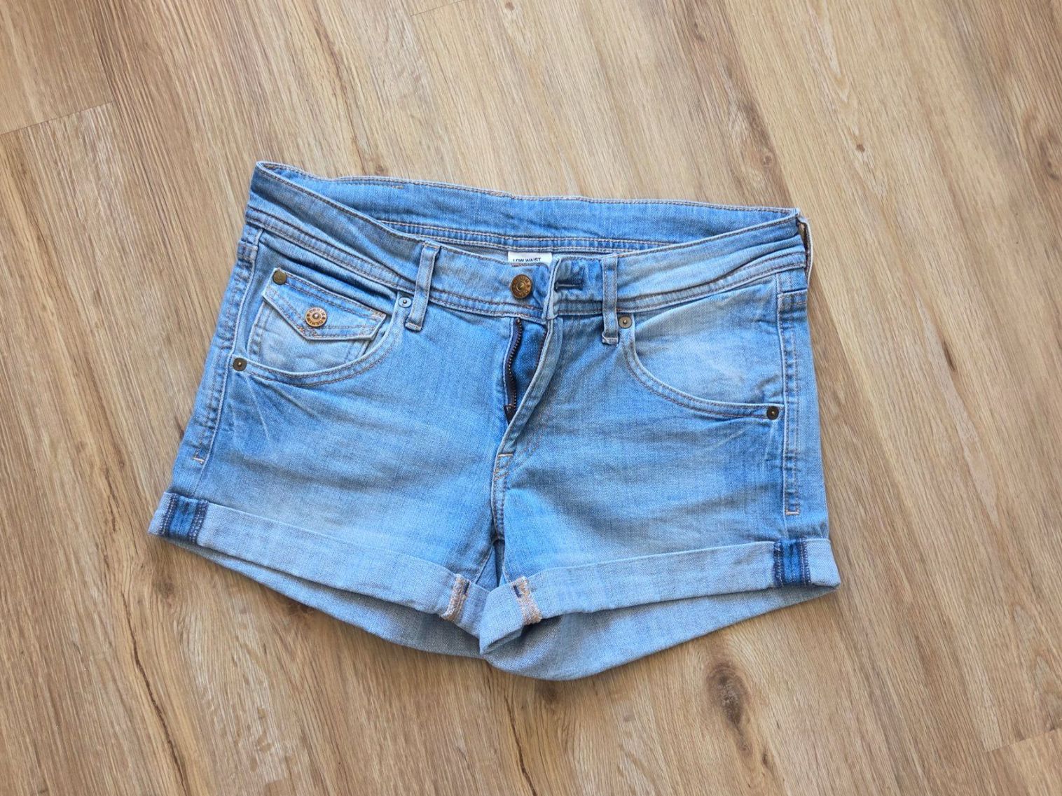 H&M Pantaloni: Jeans Shorts, Grösse 36, low waist – Usato da Oberägeri venduto da Sil1111