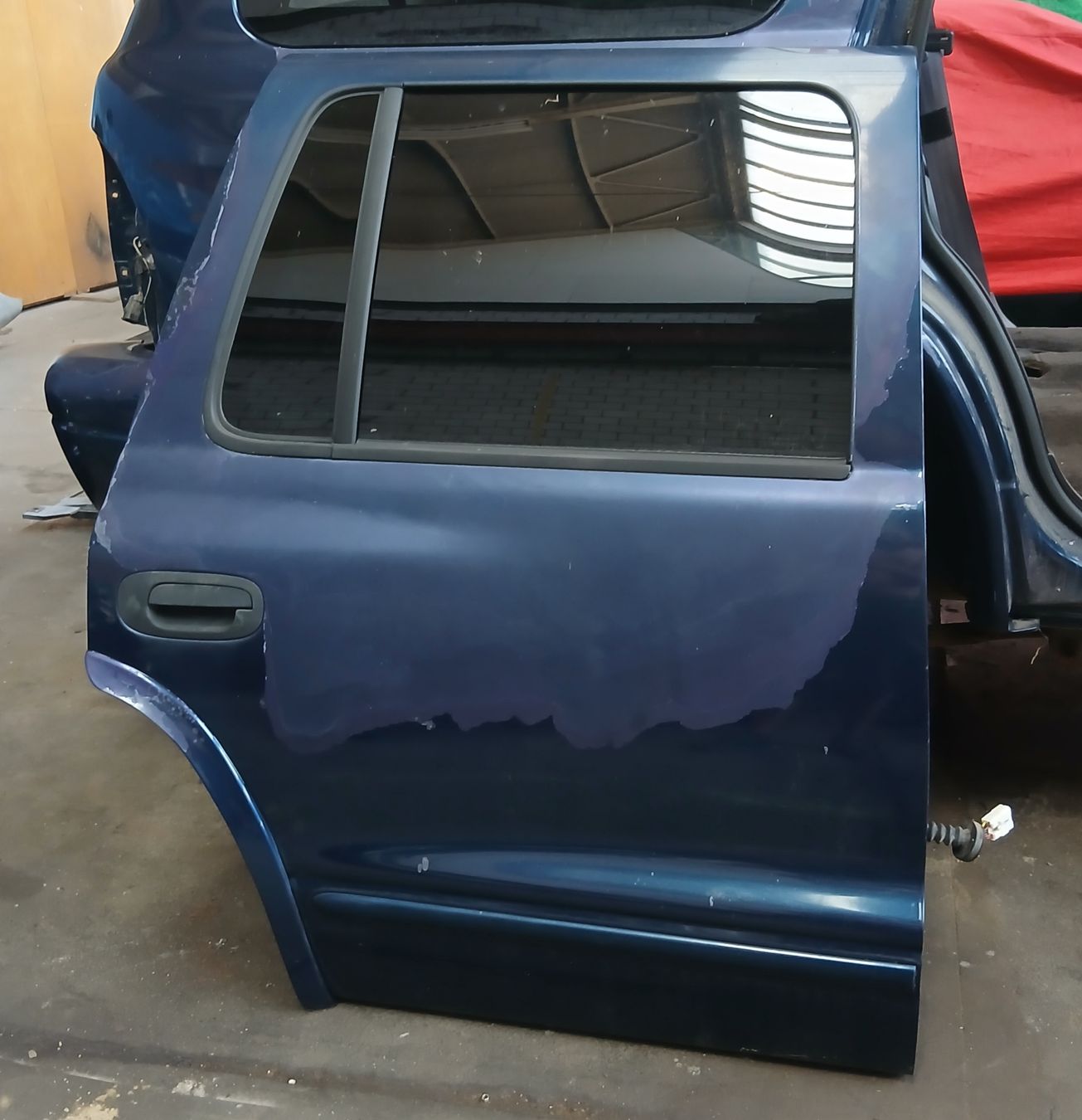 Dodge Tutti pezzi di ricambio auto: Portière arrière droite Dodge Durango 1998-2003  – Usato da la heutte venduto da Auto-stock