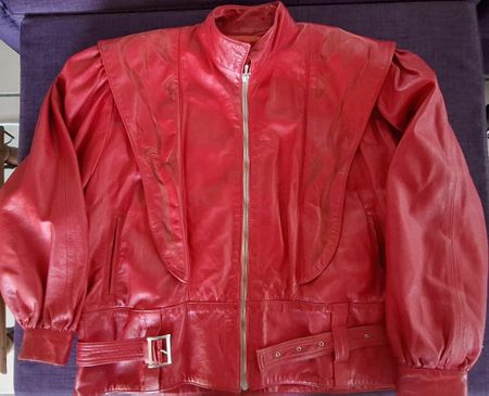 Rote Lederjacke Vintage mit schönen Ziernähten (Biker-Look)