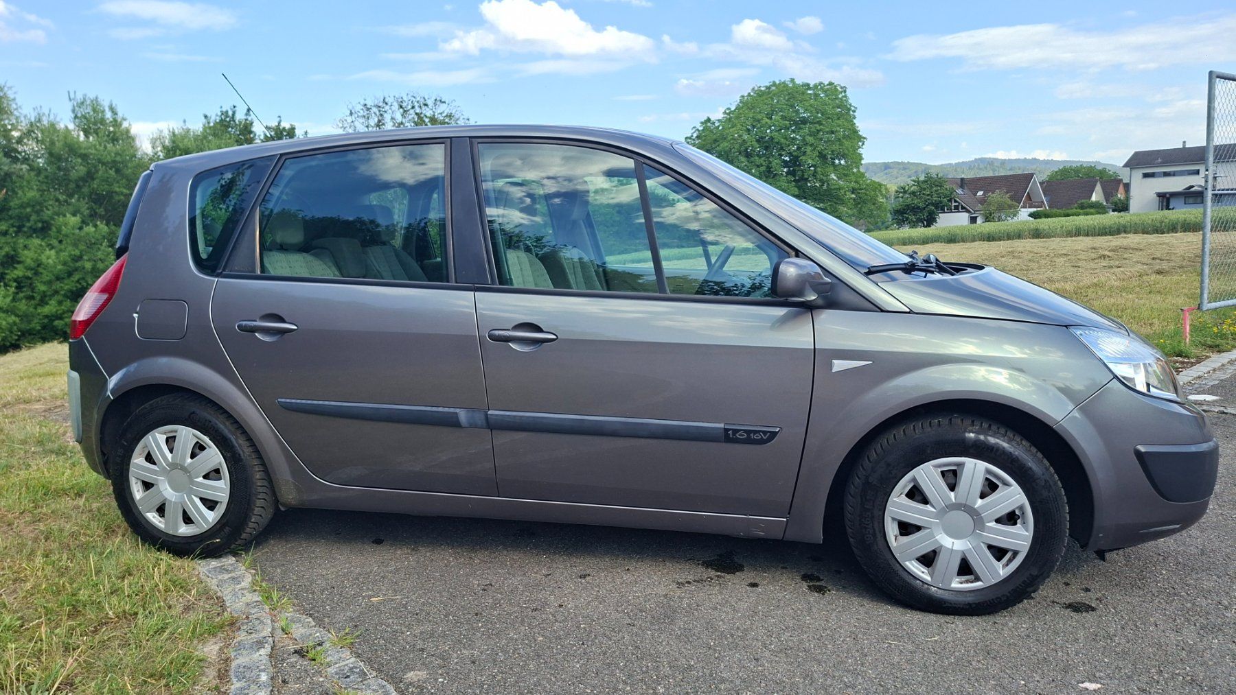 Renault Automobili: Renault Mégane Scénic II - Automat – Usato da Schöftland venduto da kavali 6