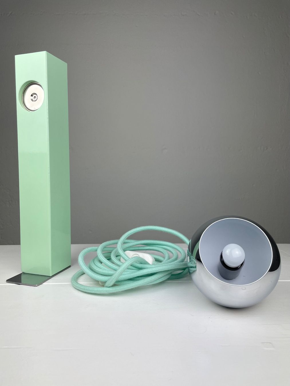 Lampade: Magnetic Eyeball Table Lamp – Usato da Genthod venduto da lightyear63 9