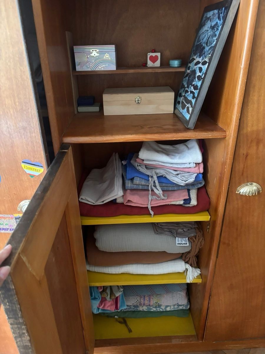 Armadi: Massiver Holzschrank, Mid Century – Usato da Zürich venduto da NuriaSophie 2