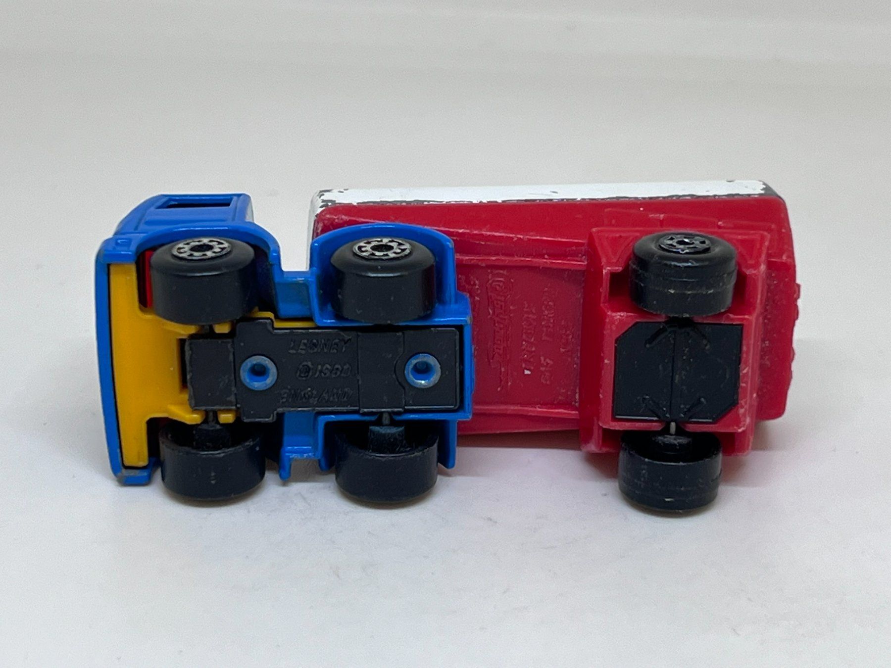 Matchbox Modellini d'auto: Matchbox Freeway Gas Tanker #427 – Usato da Wildegg venduto da LaaBoutique 3