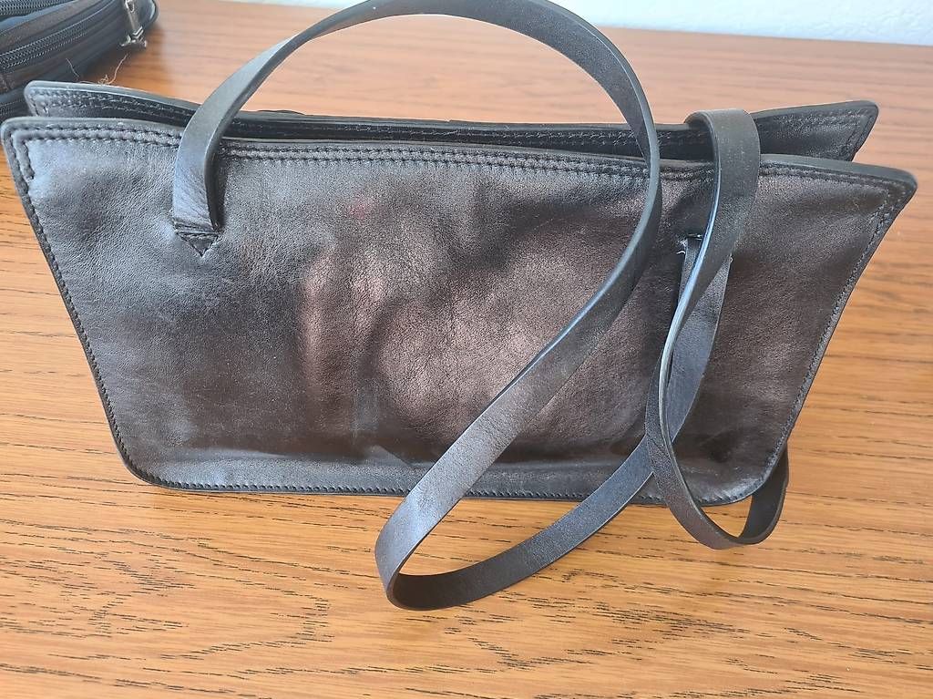 Taschen für Damen: Ledertasche Damen schwarz – Gebraucht aus Wittenbach von sufi03