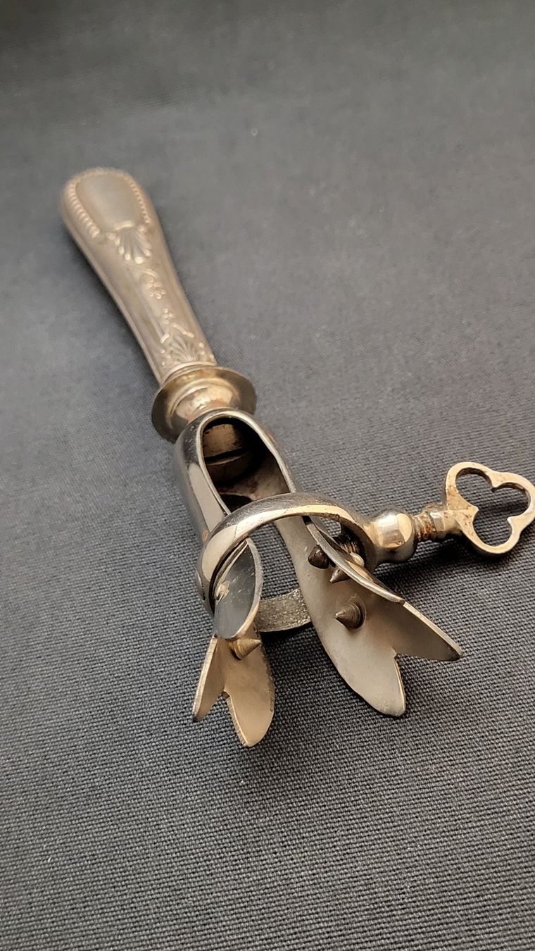 Figuren: Keulen-Halter – Gebraucht aus Basel von spinne02 6