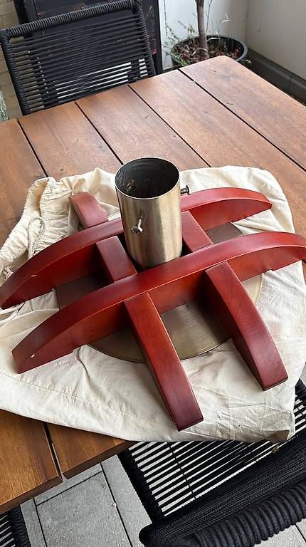 Christbaumständer: Christbaumständer Holz/ Metall – Gebraucht aus Bottighofen von con_6lgw