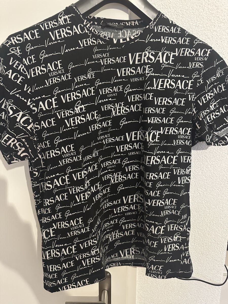 Versace T-shirts: Gianni Versace XL /L – Neuf (Voir description) à Les Avanchets par luc_5qgm 3