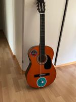 Akustische Gitarre mit Tonabnehmer und Fussbank gebraucht