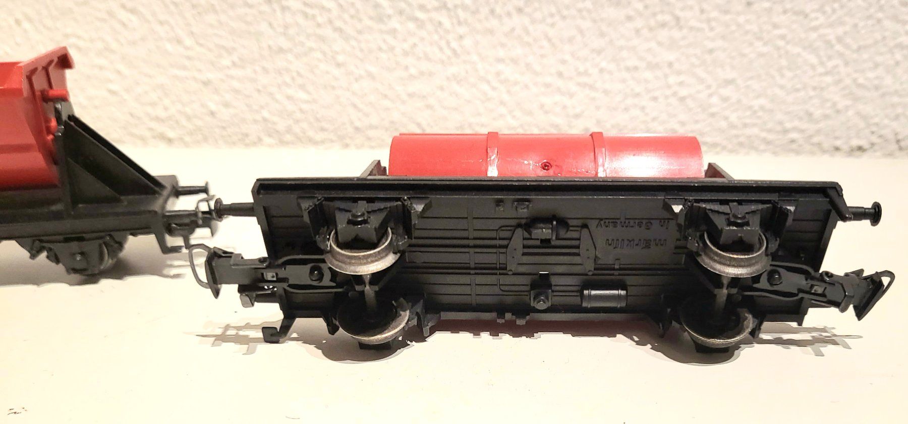 Märklin Modelleisenbahnen: Märklin 2 schöne Kipplore Güterwagen, rot – Gebraucht aus Dielsdorf von  3