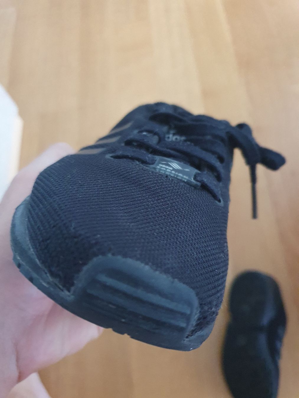 Adidas Scarpe per ragazzi: Schwarze Adidas Turnschuhe Gr. 32 – Usato da Altendorf venduto da caj_hry2 4