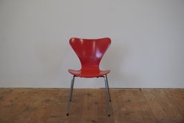 Fritz Hansen Serie 7 rot 3107 Arne Jacobsen