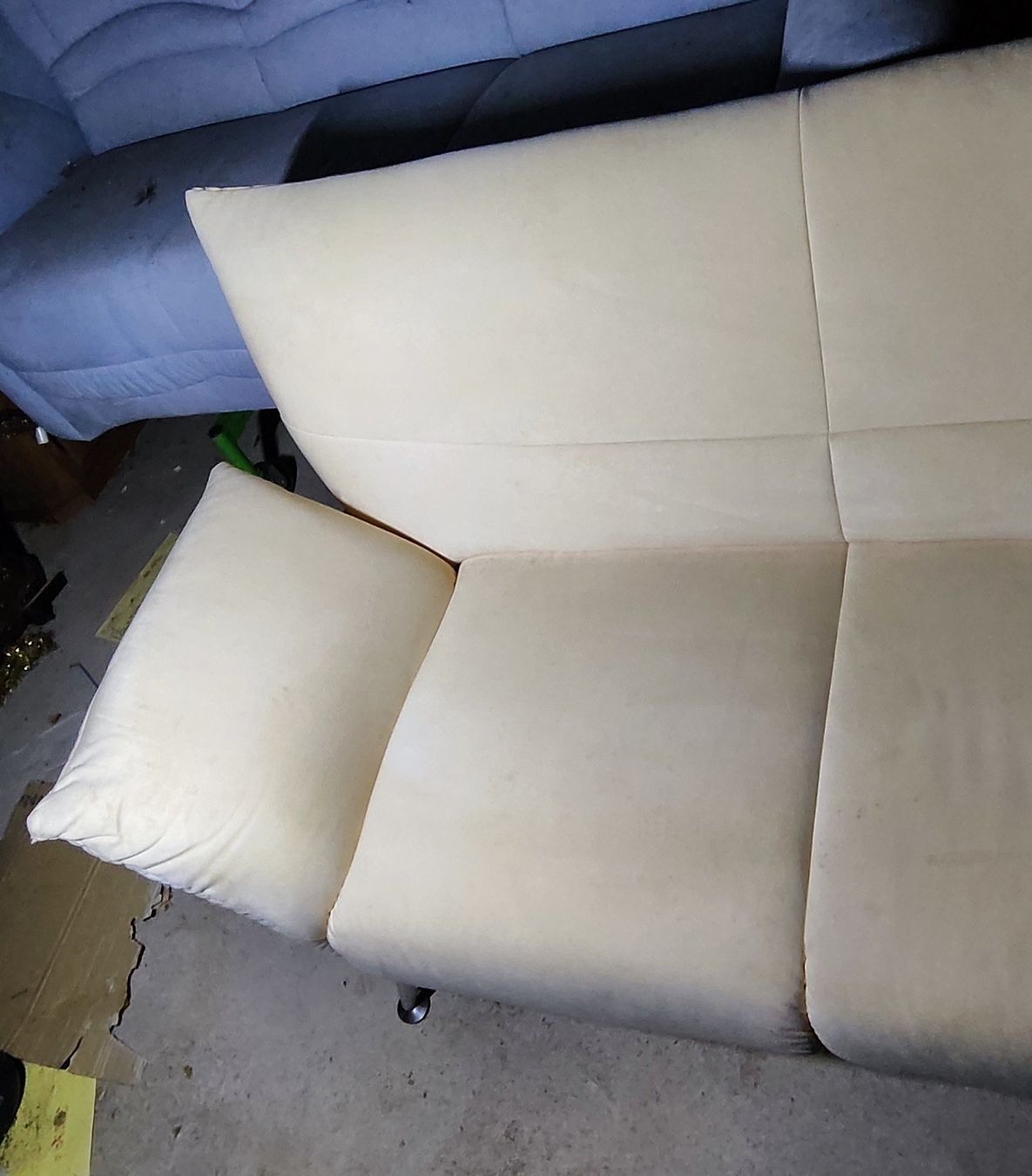 Sofas: 2er Sofa, Bezug Alcantara beige – D'occasion à Rorschacherberg par snOOpydOg11 1