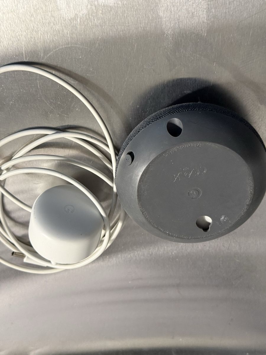 Google Haut-parleurs: Google Nest Mini 2nd gem Lautsprecher anthrazit mit Netzteil – D'occasion à Niederlenz par sagitario68 1