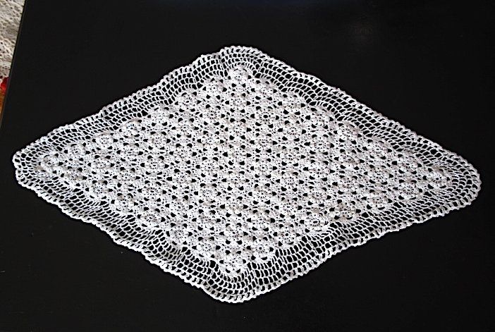 Couvertures: Häkeldecke, 67 cm x  37 cm – D'occasion à Locarno par fripui 1