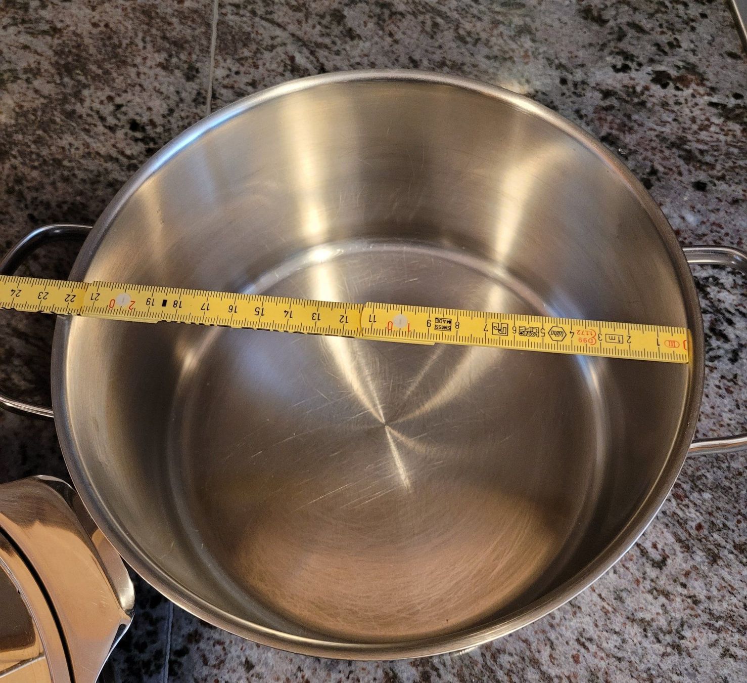 Sigg Casseroles: SIGG Kochtopf Edelstahl mit Sieb, Sieb Einsatz und Deckel – D'occasion à Dörflingen par tucson16 7