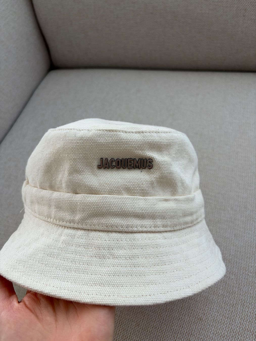Jacquemus Copricapi, berretti & cappellini: Jacquemus Bucket Hat, Gr. 58, Top Zustand – Usato da Lachen SZ venduto da dar_hjg9 1