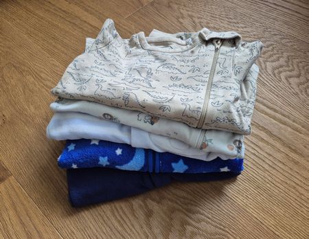 5 Pyjamas Grösse 74/80