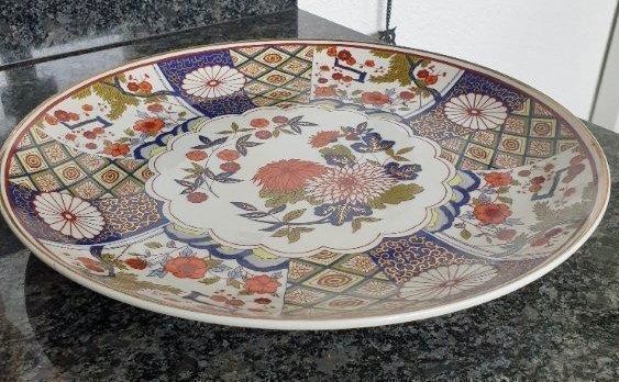 Piatti: Antiker Teller mit Blumenmuster – Usato da Rütihof venduto da Kelani 1