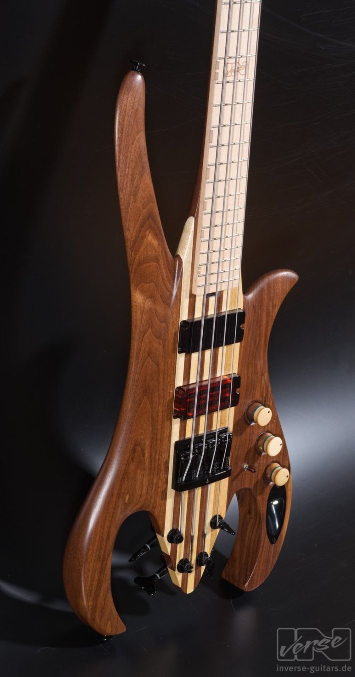 Strumenti musicali: INVERSE GUITARS Walnut Manta Bass – Nuovo e nell'imballaggio originale da Schaffhausen venduto da Saitensprung_SH 4