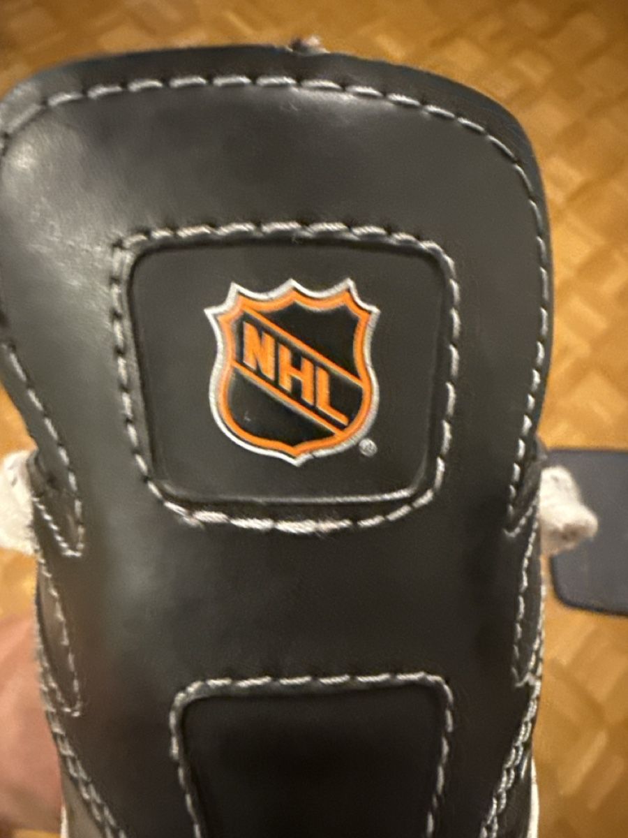 Ccm Pattini da ghiaccio: Eishockeyschlittschuhe CCM Grösse 28 – Usato da Kilchberg ZH venduto da rke_tf6m 3