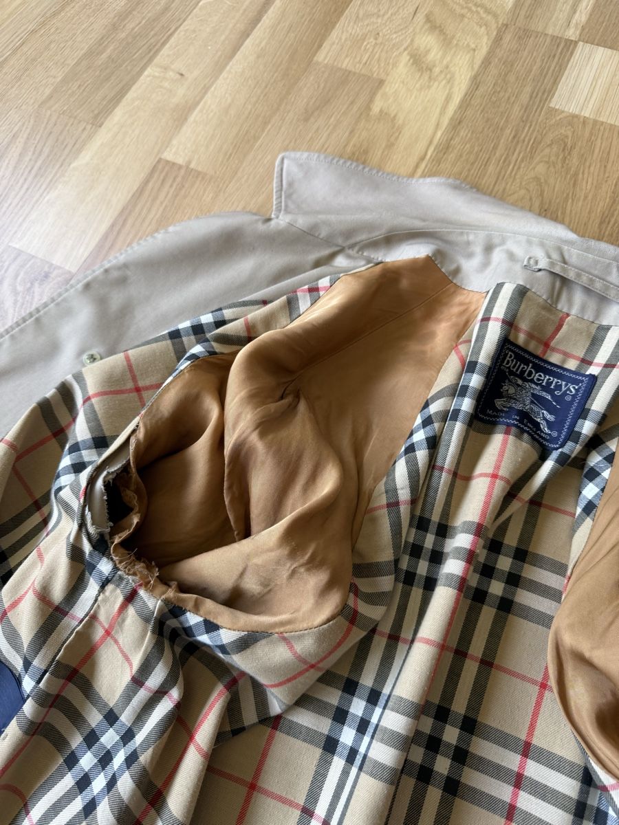 Burberry Cappotti: Burberrys Vintage Trench Coat – Usato da Basel venduto da pet_y7pt 9