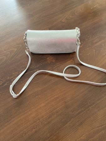 Unisa- Handtasche silber mit Kette - neuwertig