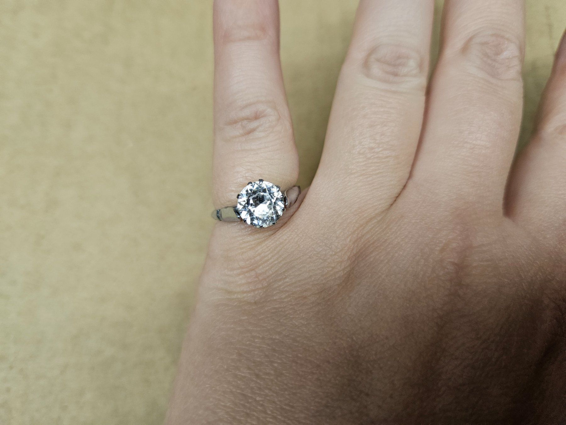 Anelli: Anello con grande strass – Usato da Melano venduto da H-Sara 2